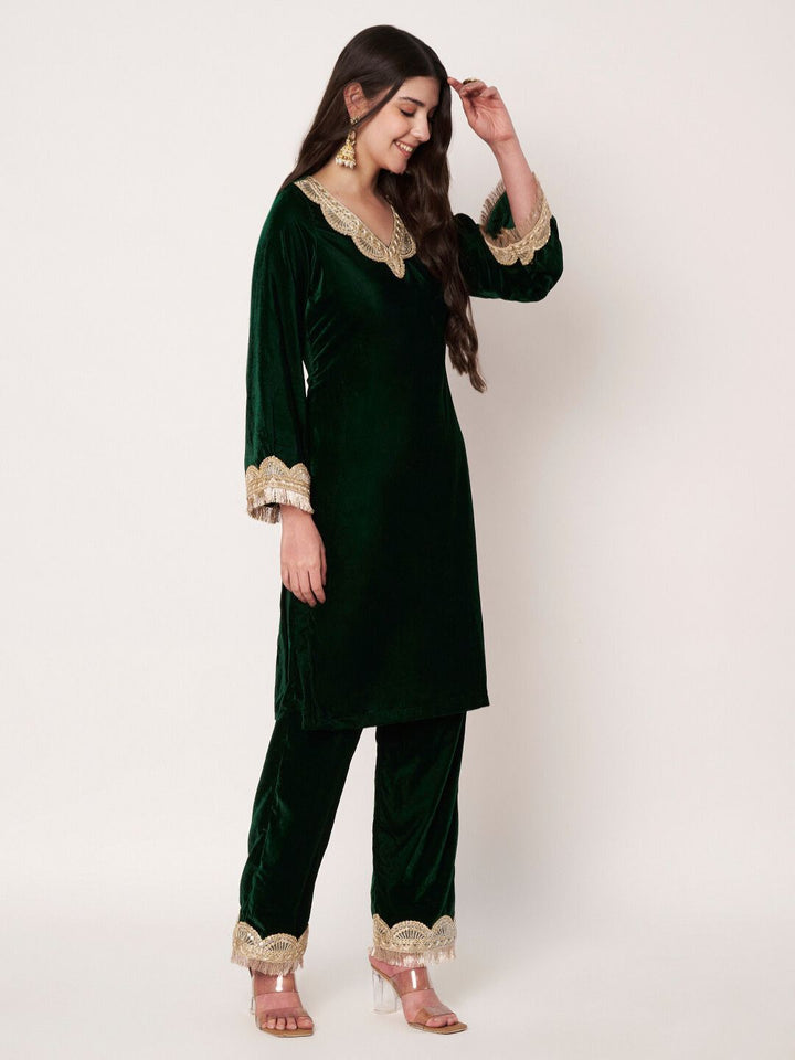 anokherang Combos Dazzling Bottle Green Velvet Straight Kurti with Pants and Organza Dupatta