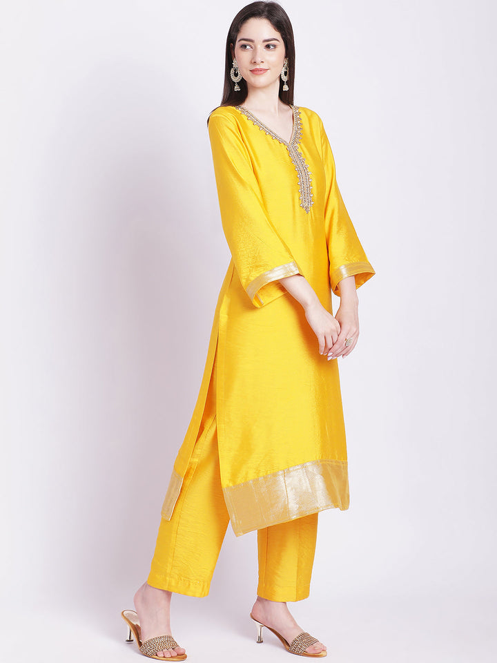 anokherang Combos Mustard Banarsi Straight Kurti with Pants