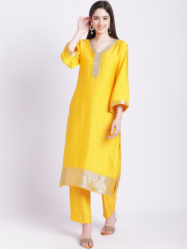 anokherang Combos Mustard Banarsi Straight Kurti with Pants