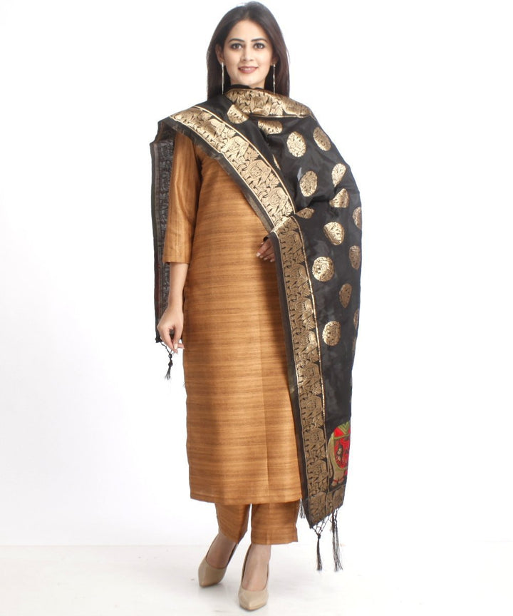 anokherang Combos Gold Kundan Silk Kurti with Straight Pants and Black Banarsi Stole