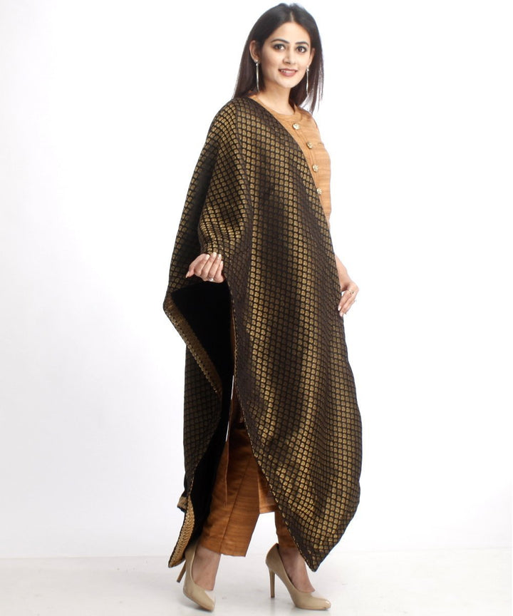 anokherang Combos Gold Kundan Silk Kurti with Straight Pants and Black Velvet and Banarsi Stole