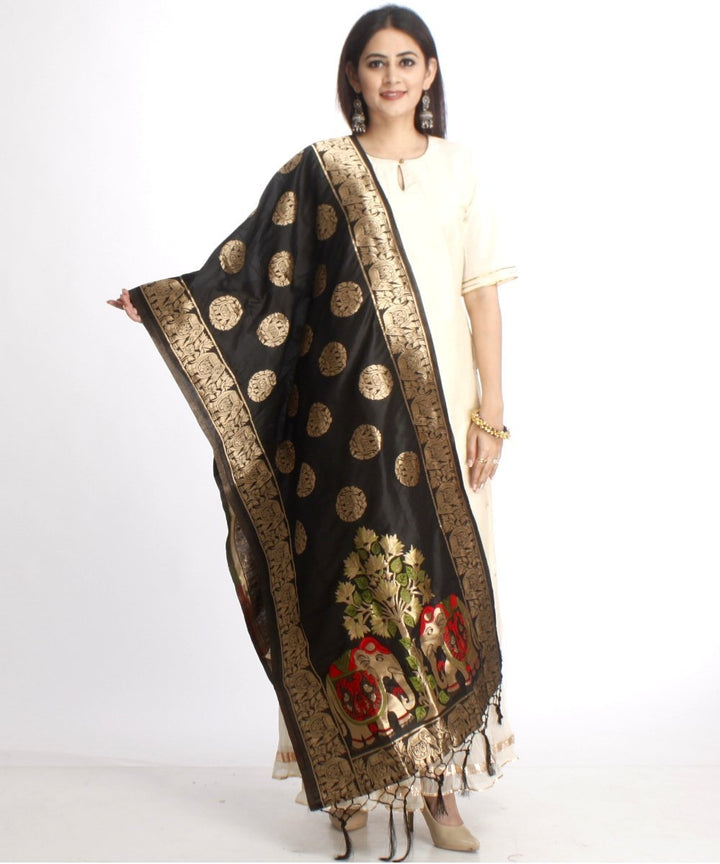 anokherang Combos Off-White Straight Kurti with Off-White Gota Gathered Sharara and Black Elephant Embroidered Banarsi Stole