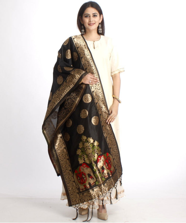 anokherang Combos Off-White Straight Kurti with Off-White Gota Gathered Sharara and Black Elephant Embroidered Banarsi Stole