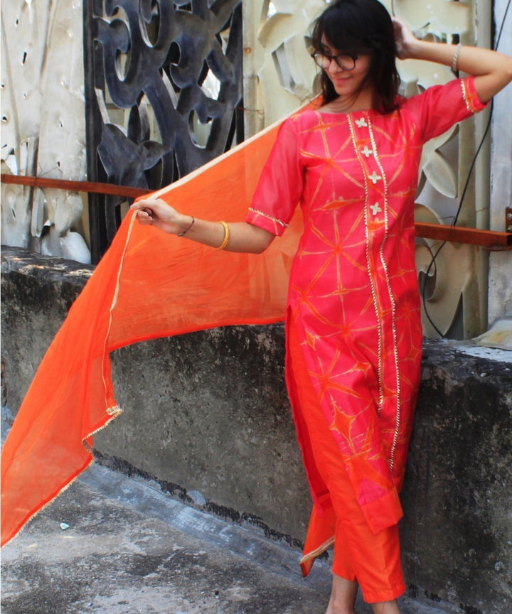 anokherang Combos Peach KumKum Shibori Straight Kurti with Pants and Chiffon Dupatta