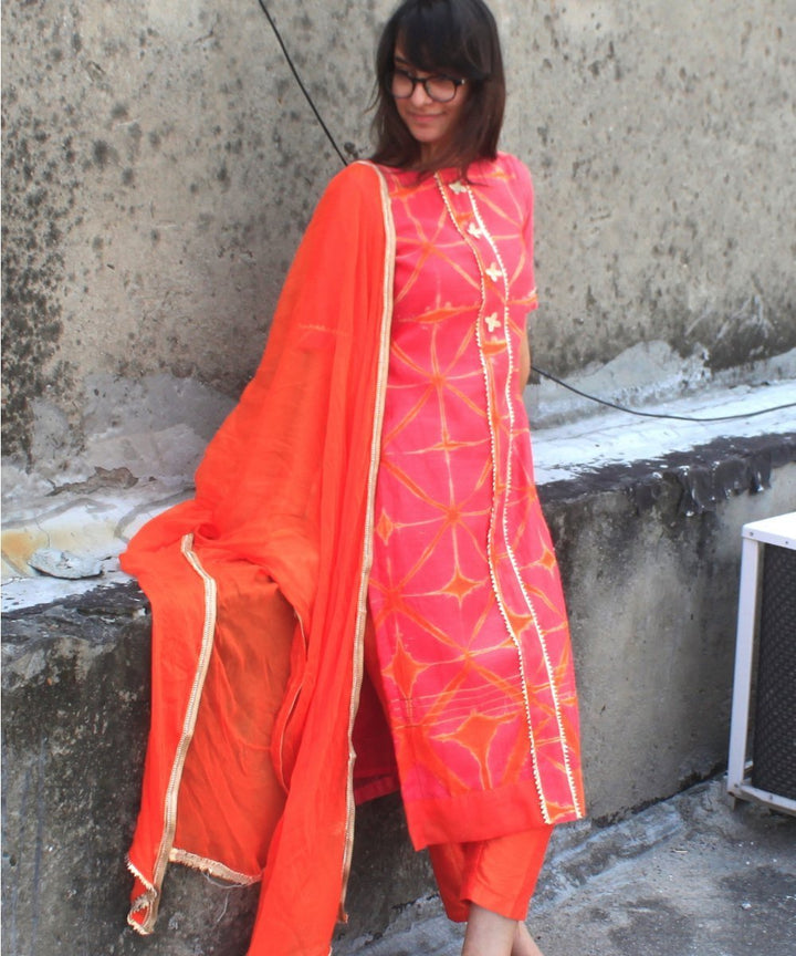 anokherang Combos Peach KumKum Shibori Straight Kurti with Pants and Chiffon Dupatta