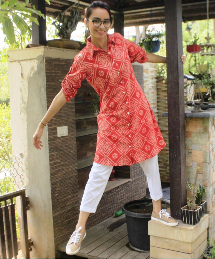 anokherang Combos Red Bandhini Short Collared Kurti with Straight Pants