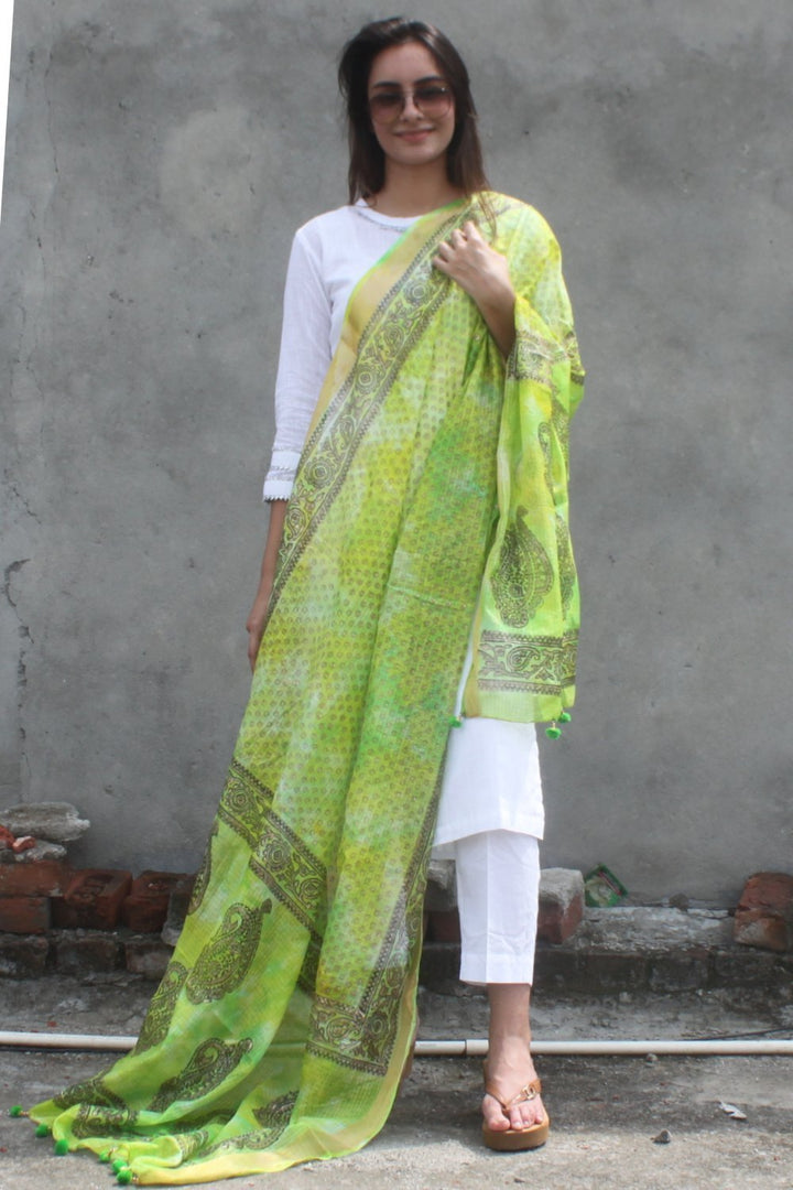 anokherang Combos White Gota Kurti with Pants and Green Foil Printed Tie & Dye Dupatta
