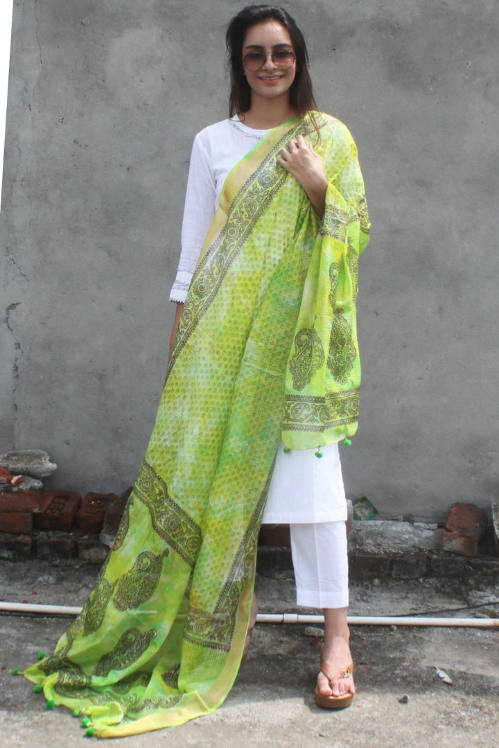 anokherang Combos White Gota Kurti with Pants and Green Foil Printed Tie & Dye Dupatta