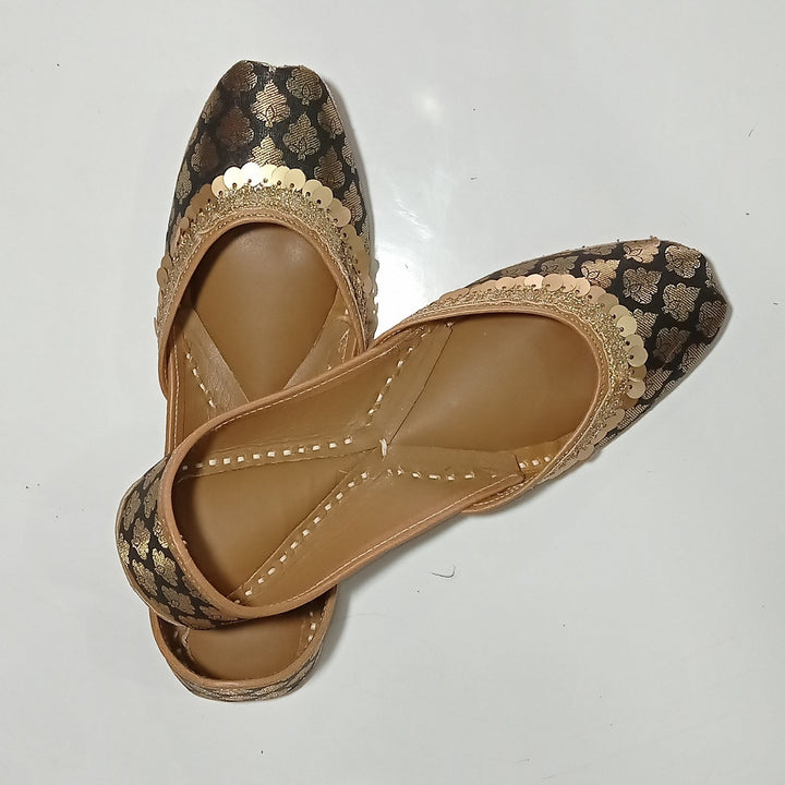 anokherang Juttis Black Beauty Brocade Jutti