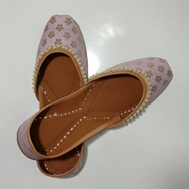 anokherang Juttis Lavender Pearls Jutti