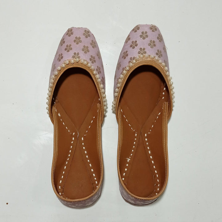 anokherang Juttis Lavender Pearls Jutti