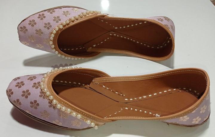 anokherang Juttis Lavender Pearls Jutti